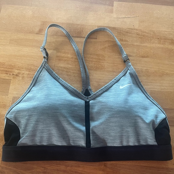 Nike dri fit sports bra size medium - Picture 2 of 5